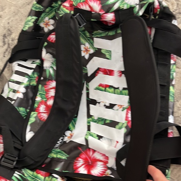 HV111 Brand Goods - Picture 4 of 5